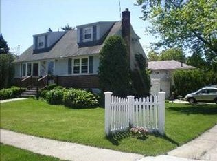 3800 Harbor Blvd, Seaford, NY 11783