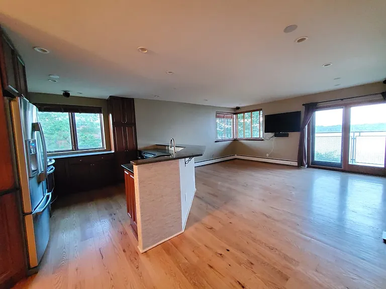 4430 W Lake Harriet Pkwy #402 — Photo 14