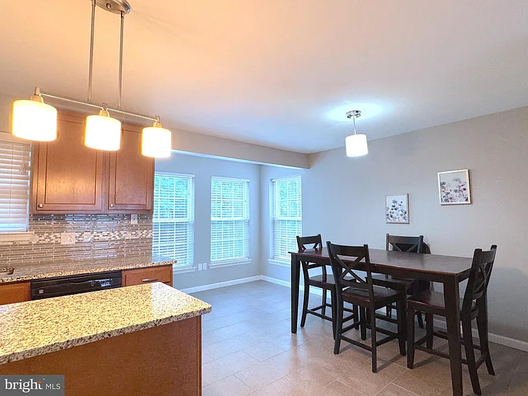 354 N Barrington Ct — Photo 9