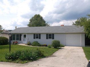 305 Towpath Ln, Pine Grove, PA 17963