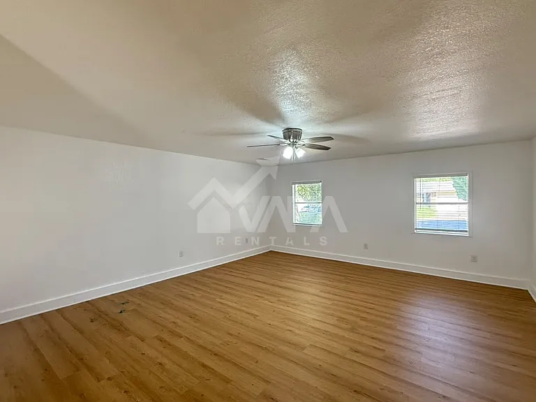 1074 Honeytree St — Photo 7