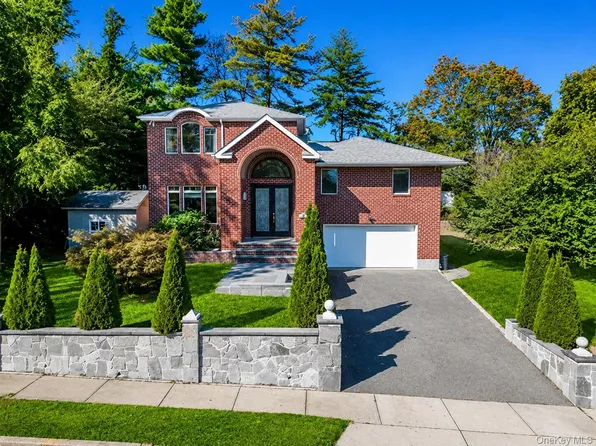 300 Ellen Place, Jericho, NY 11753