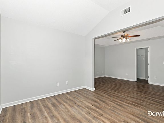 3rd image of 8648 Thomas Ln