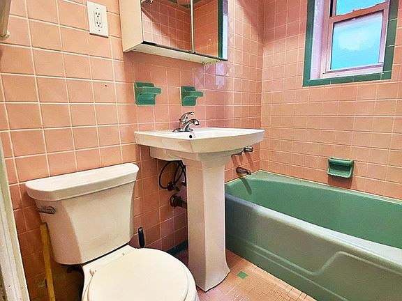 5th image of 1751 76th St #1R