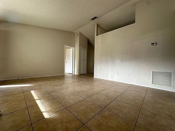 5th image of 931 Bryan Ct
