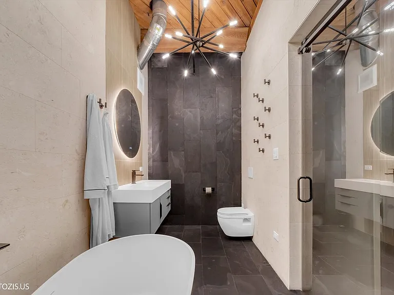 1040 W Adams St #422 — Photo 19