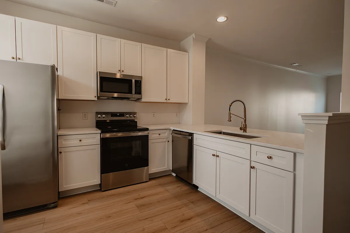 Kitchen - 518 Jetton St