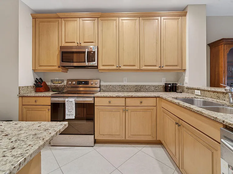 11860 Valencia Gardens Ave — Photo 8