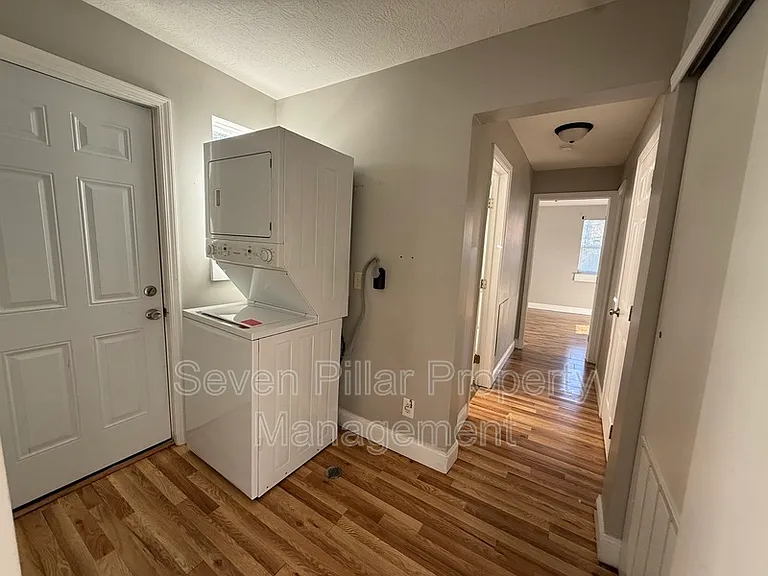 1046 Republic Ave — Photo 4