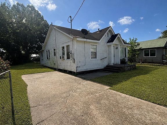 2nd image of 404 Garnet St