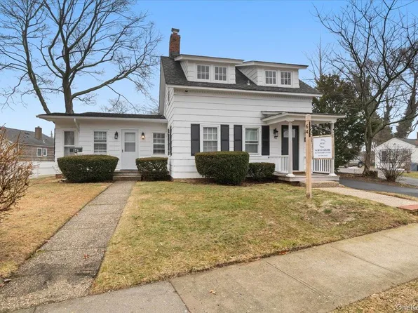 64 Broadway, Amityville, NY 11701