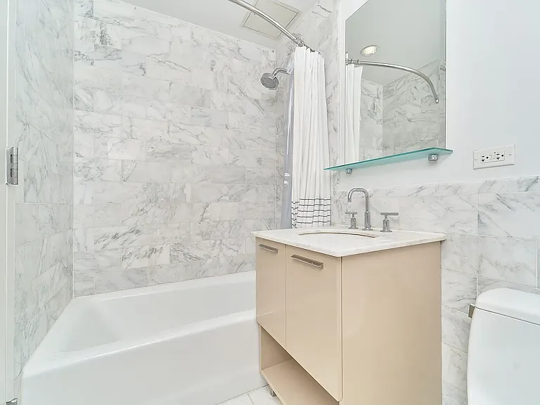 49 E 34th St #27B — Photo 4