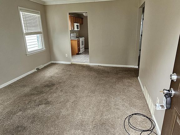 3rd image of 13935 Knox Ave