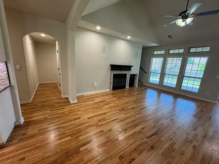 912 W Fargo St — Photo 13