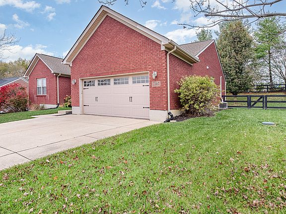 3rd image of 125 Liza Ln