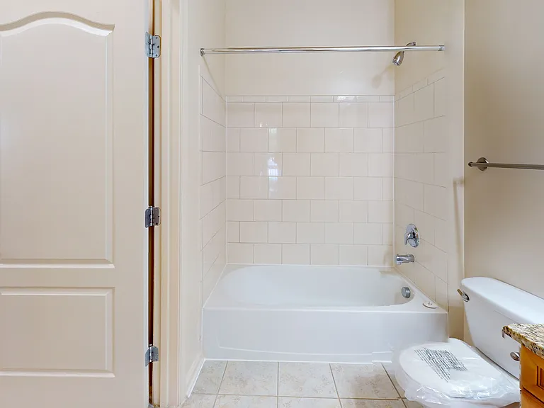 Signal Hill Apartment Homes — Photo 41
