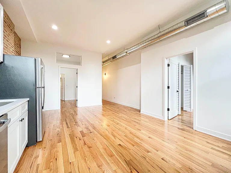 309 W Chicago Ave #301 — Photo 11