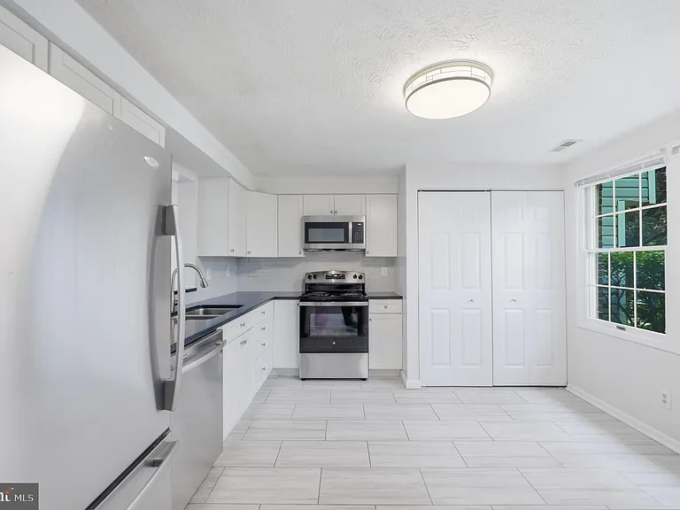 7 Leatherwood Ct — Photo 6