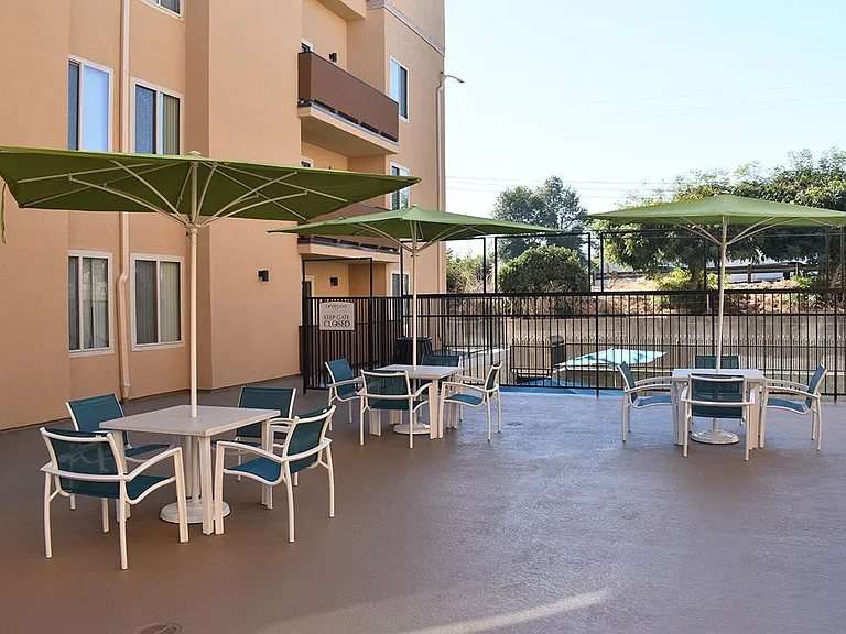 Encino Palms Apartments — Photo 6