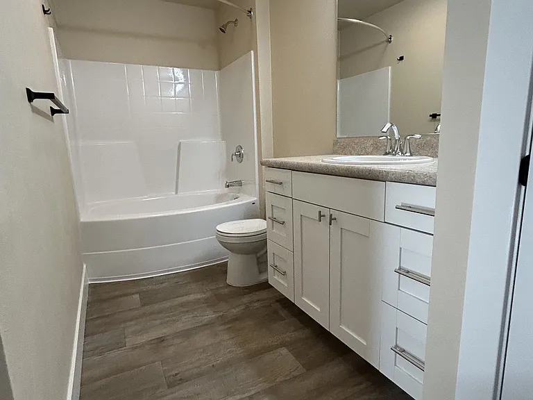 968SQFT Unit 2nd Bath