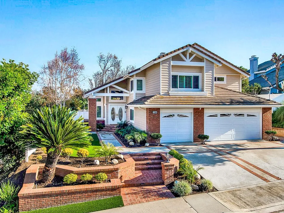 7246 E La Cumbre Dr