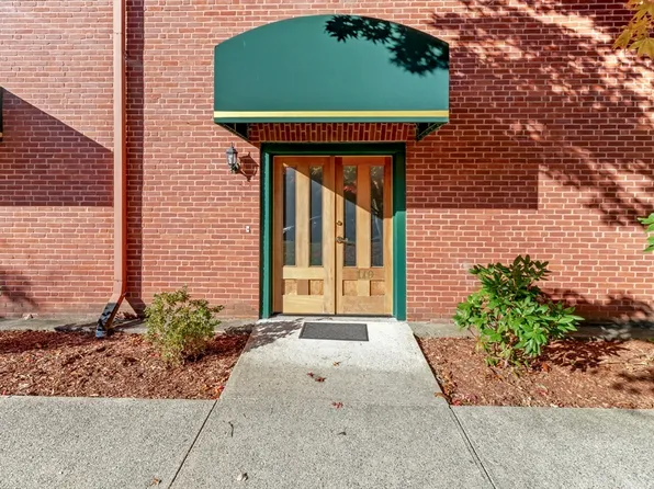 54 Green St APT 119, Leominster, MA 01453