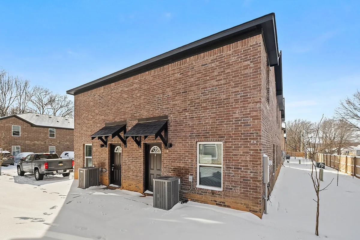 Building Photo - 1370 N Porter Rd