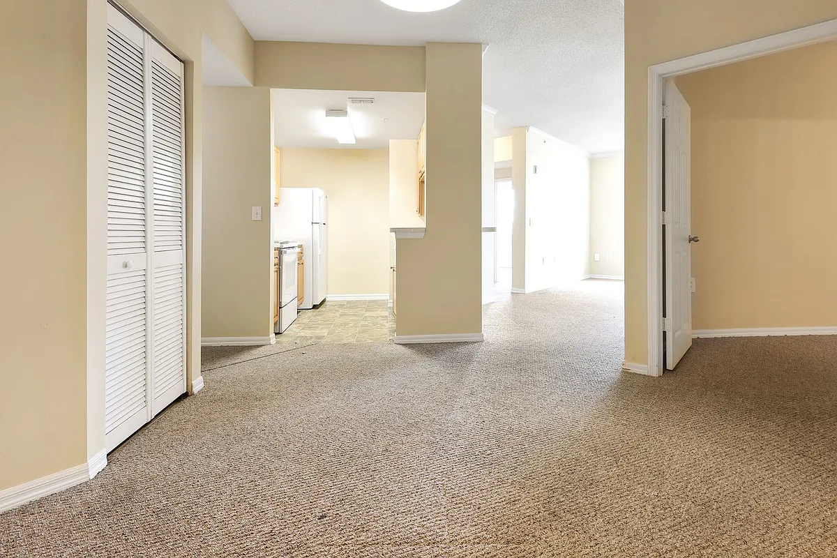 Building Photo - 5500 Bentgrass Dr #304
