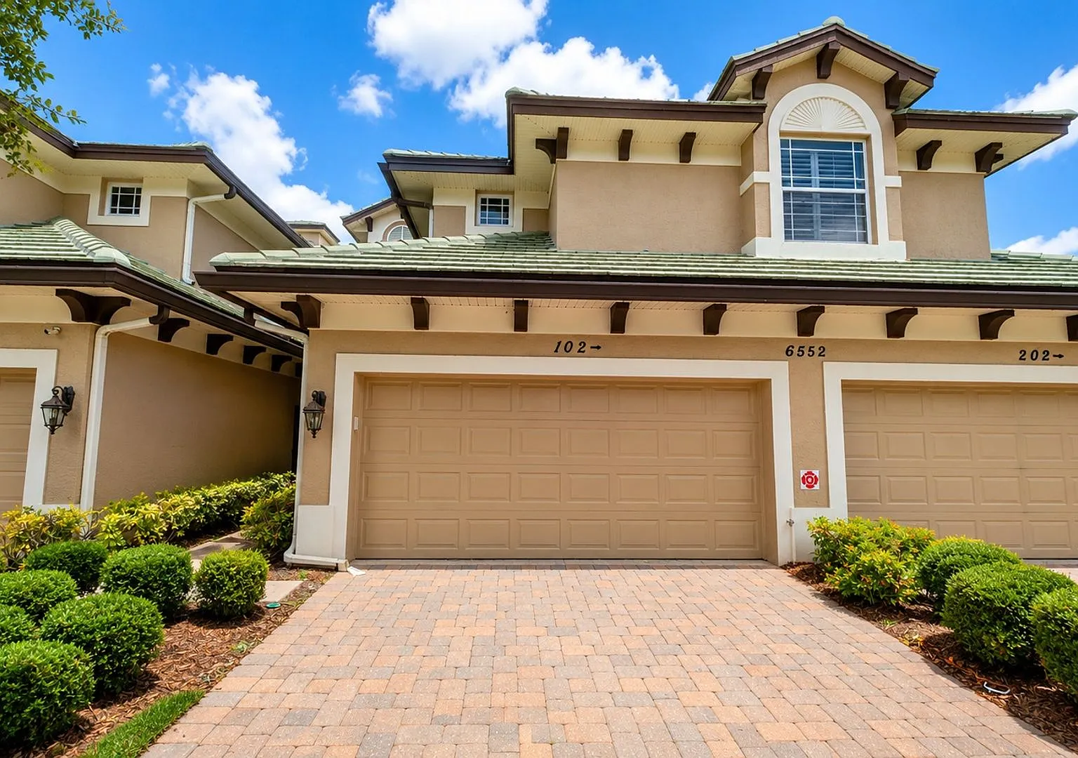 Annual unfurnished 3/2 villa in the Moorings at Edgewater — Photo 1