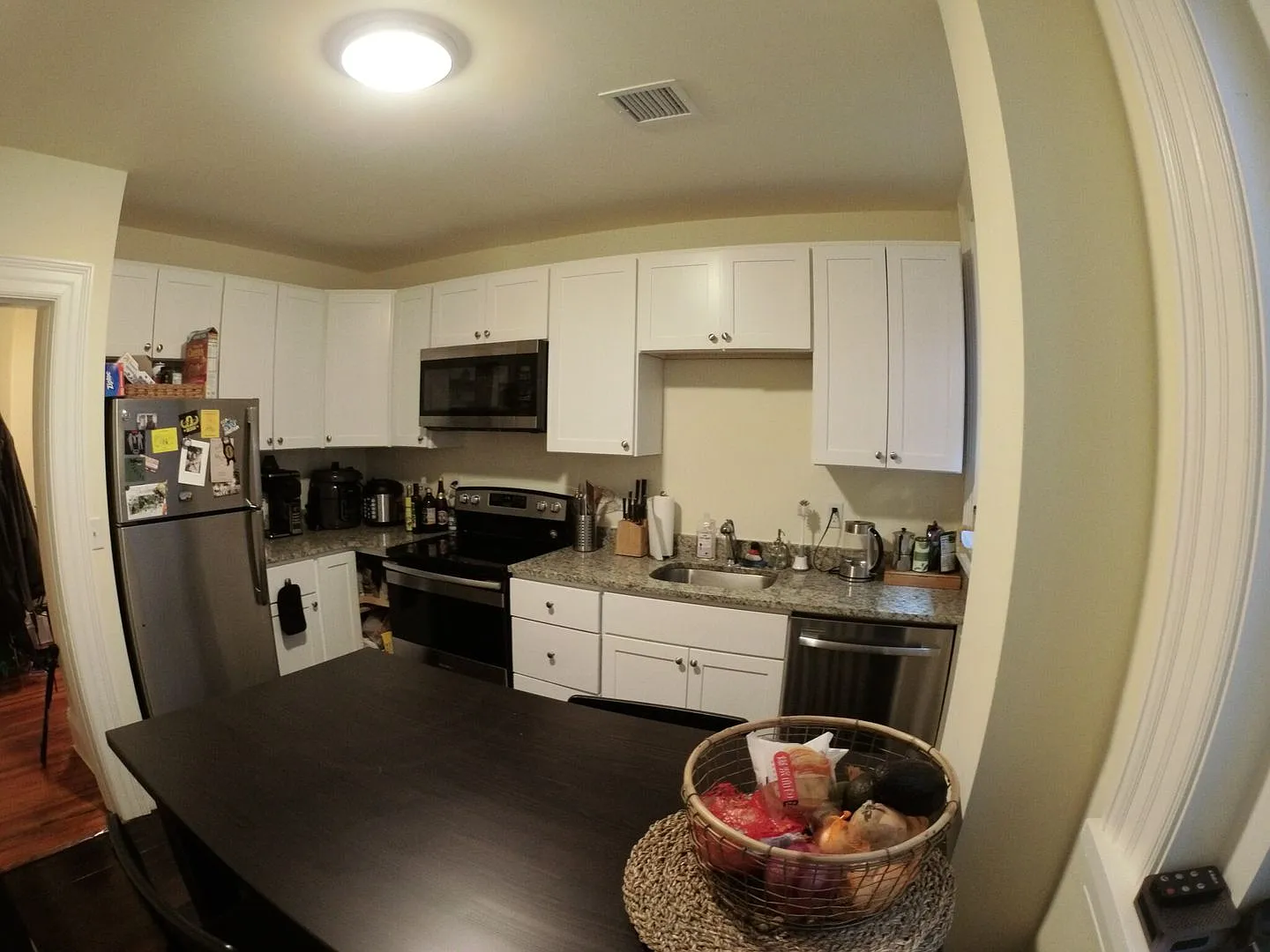 Awesome 2 bed in Brookline.... Don't miss out! — Photo 3