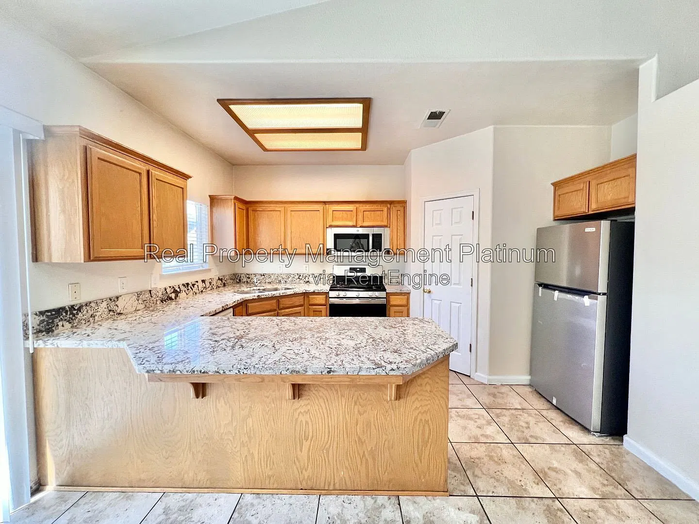 4 bed, 2.0 bath, 1700 sqft, $2,350 — Photo 4