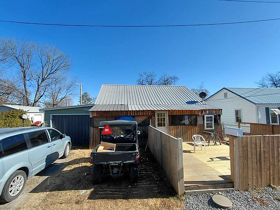 2nd image of 1020 N Laurel St