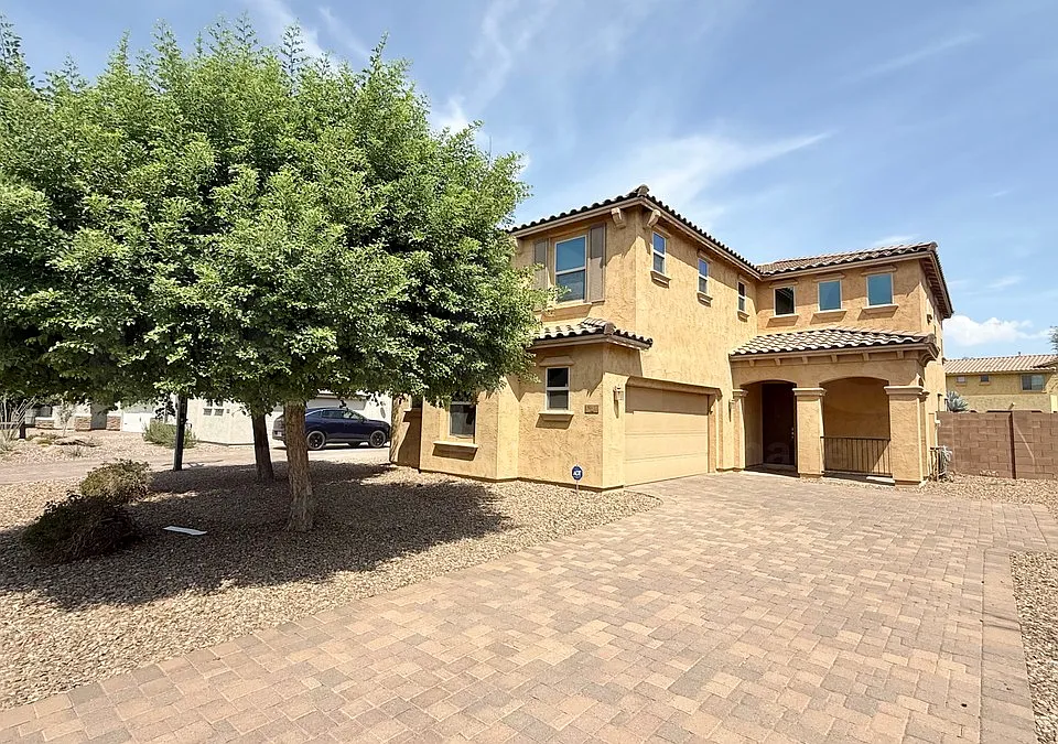 1142 E Sourwood Dr