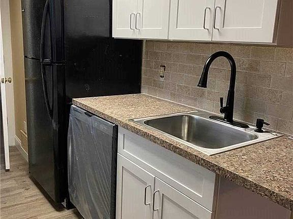 5th image of 284 Rocklyn Ave APT A