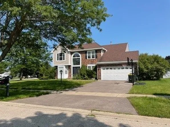 71 Mohawk St W, Cary, IL 60013