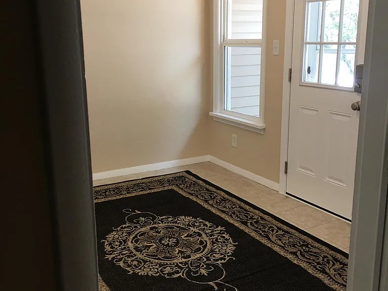 Valley View Dr — Photo 2