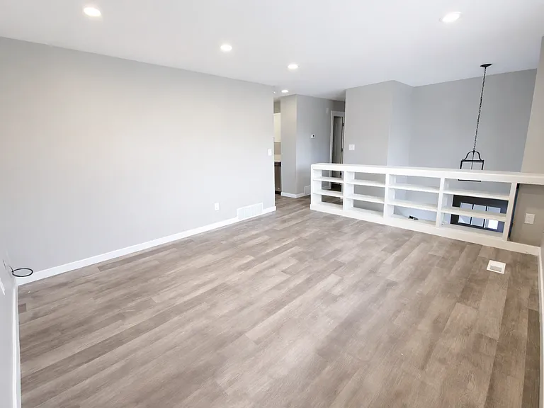 373 Lakewood Dr — Photo 4