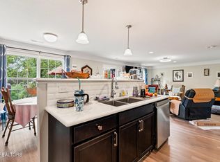 6901 Holliday Park Ln, Knoxville, TN 37918