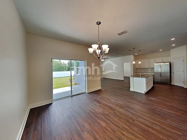 1379 Sky Lakes Dr — Photo 8