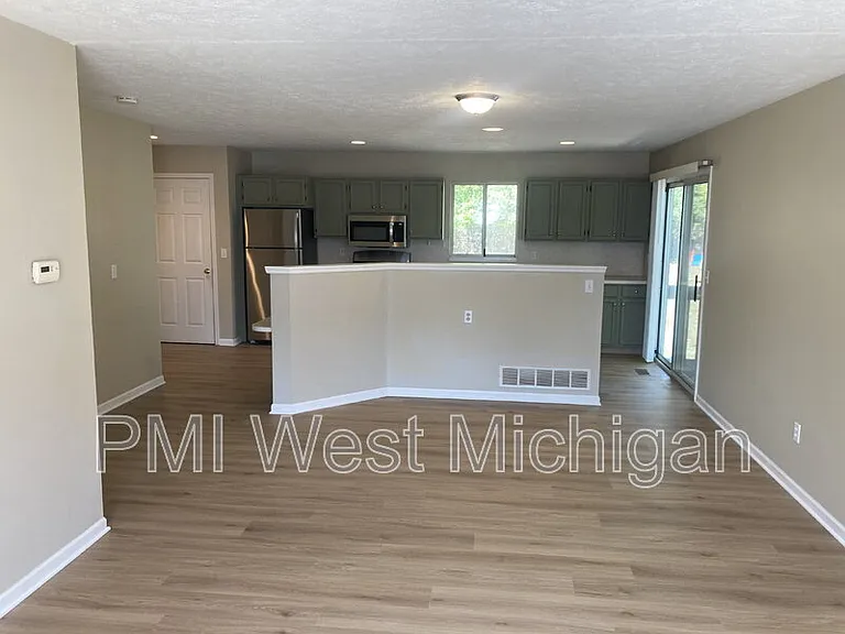 2673 Woodmeadow Dr SE — Photo 3