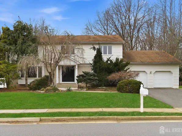 5 Washington Ave, Morganville, NJ 07751