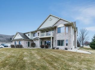 1527 Summerset Dr, Racine, WI 53406