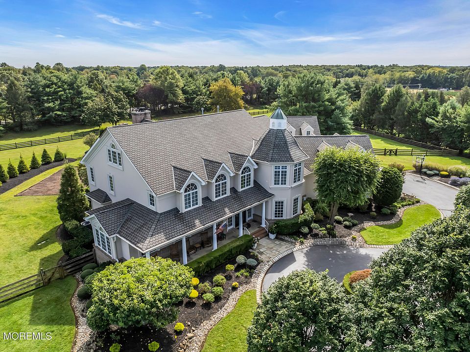 1st image of 8 Country Club Lane