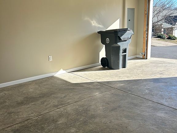 3rd image of 527 Redstone Dr Unit 37