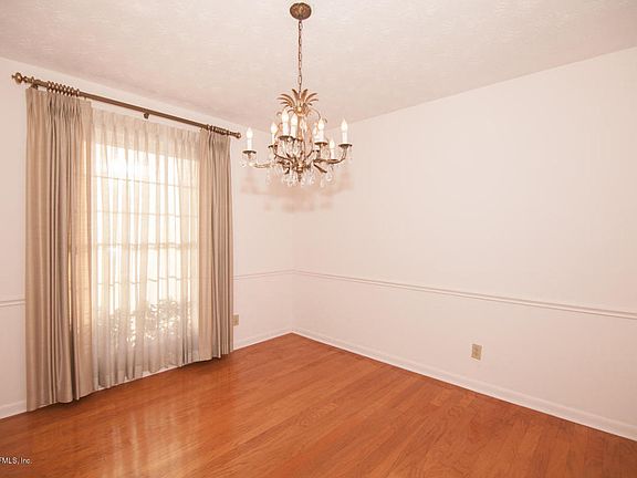 5th image of 1756 Winfred Dr W