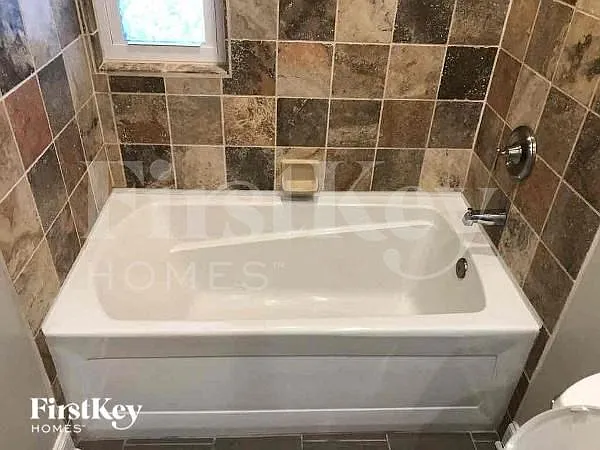 1376 Burtwood Dr — Photo 11