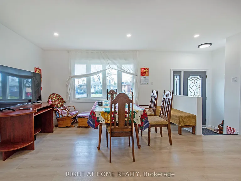 69 Alayne Cres — Photo 8