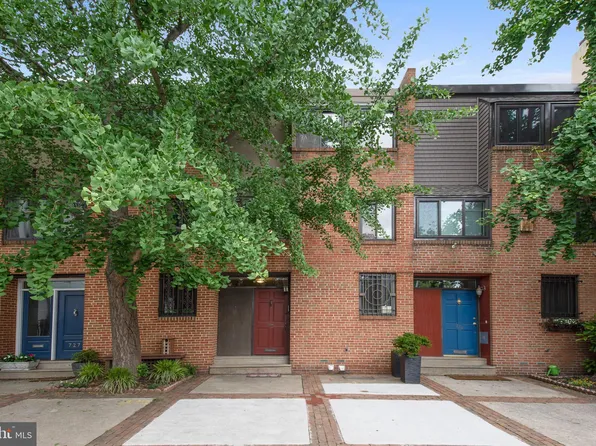 725 Bradford Aly, Philadelphia, PA 19147