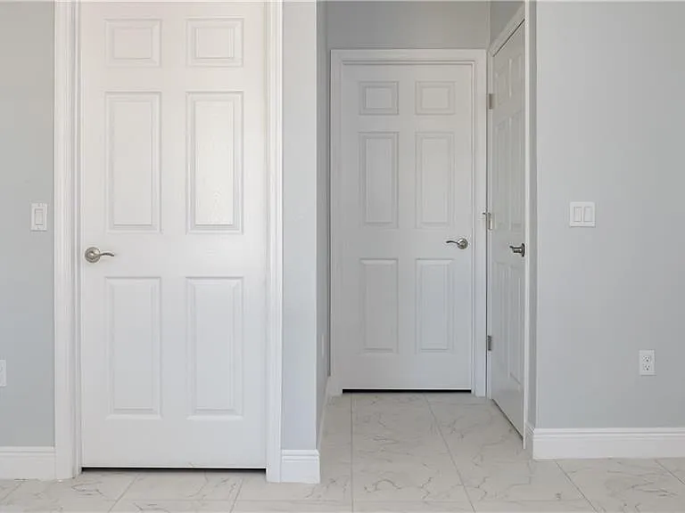401 Albatross Ct #B — Photo 6