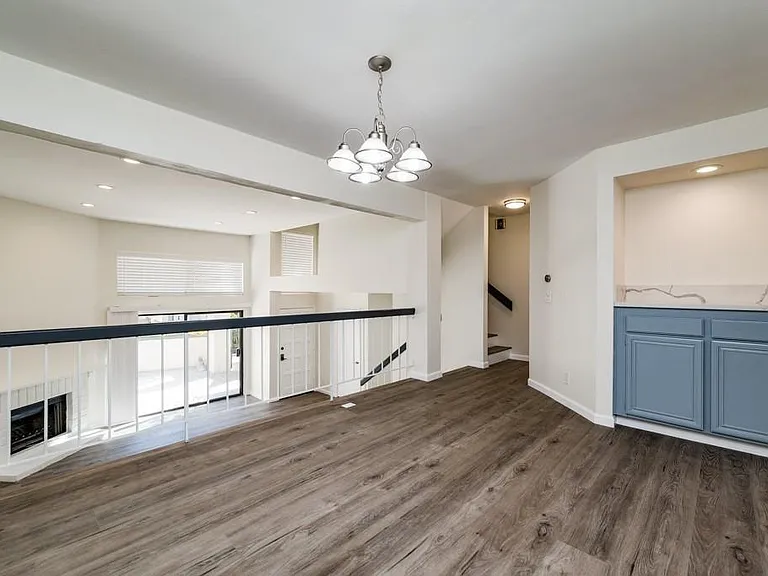 5800 Owensmouth Ave #14 — Photo 13